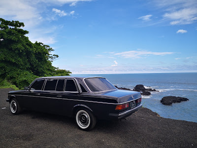 MERCEDES-AT-THE-BEACH-COSTA-RICA.-LIMOUSINE-TOURS.jpg